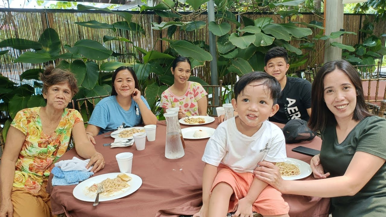 EP 202 | Lunch date with the Fam