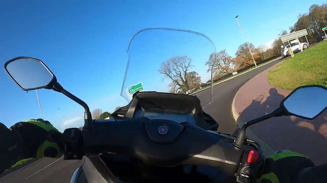 2022 Yamaha MWD 300 Tricity Walkaround & Test Ride