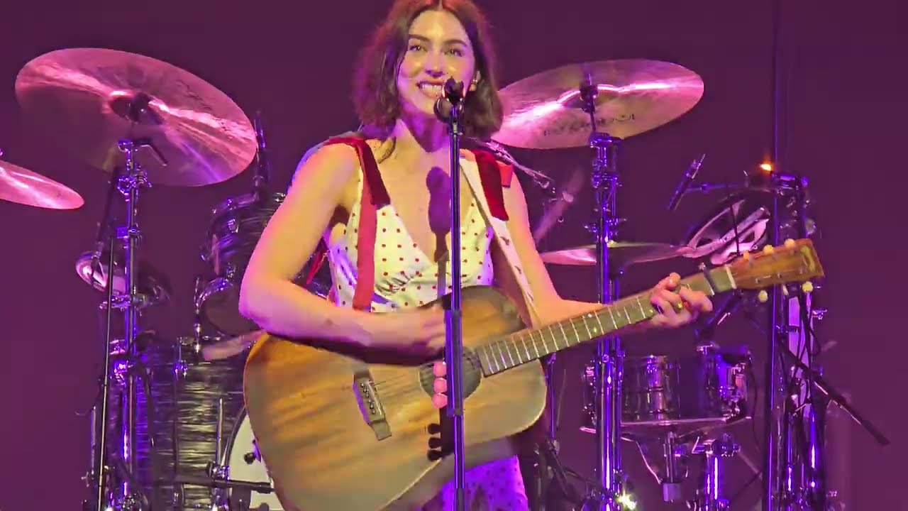 Gracie Abrams - That's So True (2025.4.6 Live In Seoul, Korea | 그레이시 에이브럼스 첫 내한공연)