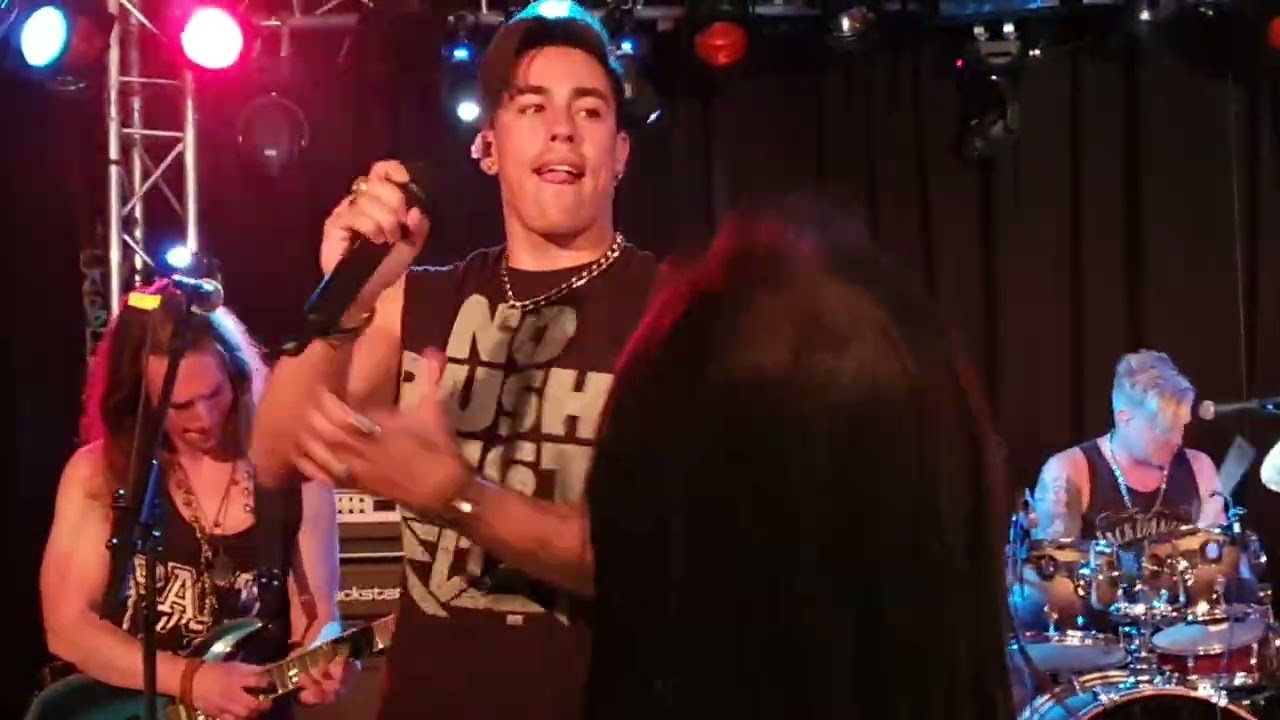 Cruzh - Tropical Thunder - Live 2022