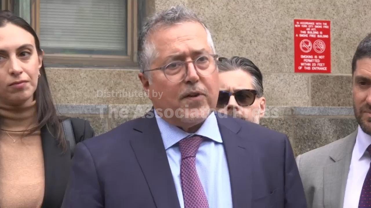 Судья объявил о прекращении судебного разбирательства по делу об изнасиловании Харви Вайнштейна п...