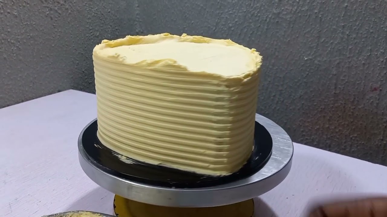 How to cover a heart shaped cake in buttercream