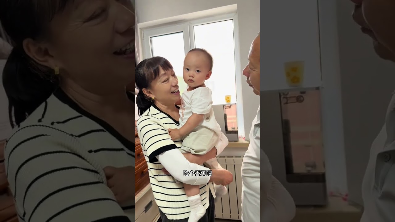 今天给汐汐剪头发啦，没想到这么乖，妈妈说汐汐和我小时候一样，省理发钱就省了不少，希望以后头发能长的好一点#宝妈记录生活日常 #北漂一族的真实生活