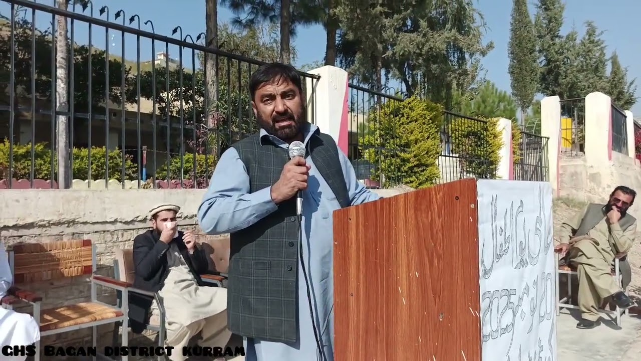 ایڈیشنل اے سی لوئر کرم جناب عضمت اللہ صاحب نے بچوں اور شرکاء کے سامنے اپنے خیالات کا اظہار کیا۔