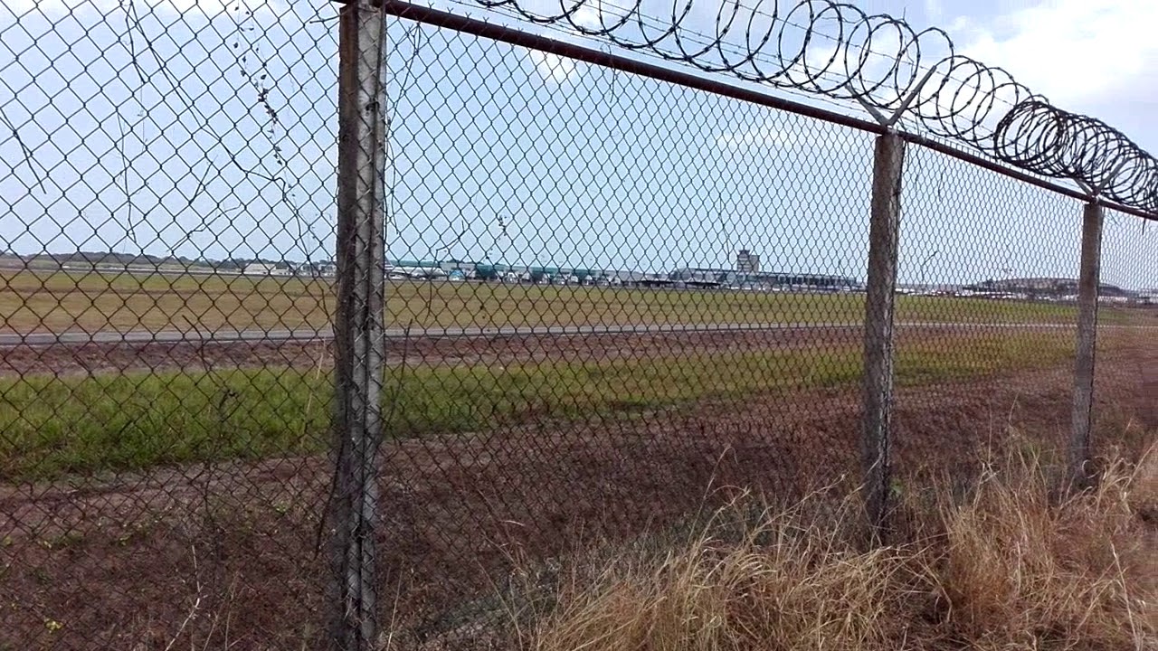 F-22 Raptors Estadounidenses despegando del aeropuerto internacional de Tocumen