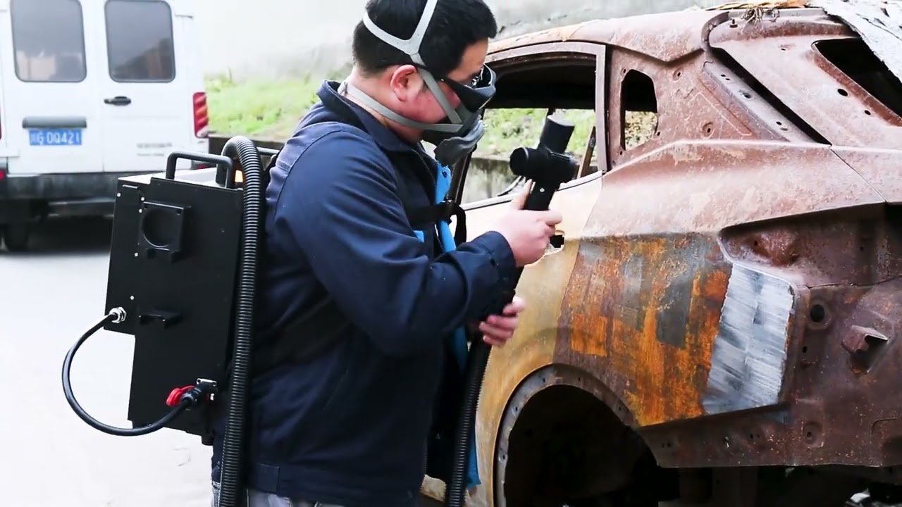 300W backpack laser cleaning machine for rust removal on the car