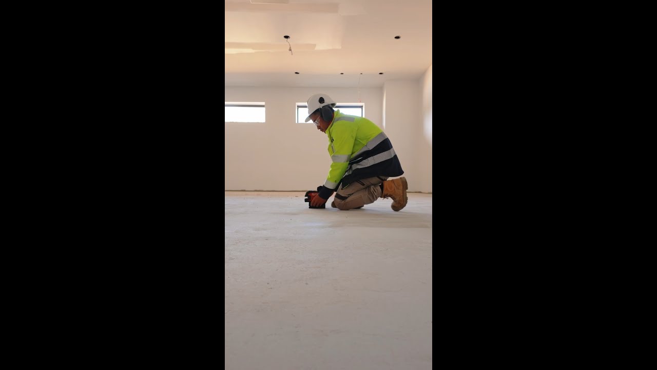 Level, align, plumb and square with the M12&trade; Cross + 4 Points Laser Kit