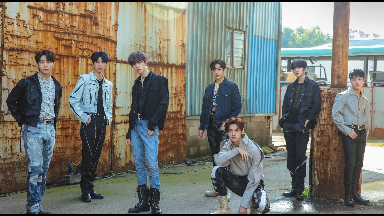 (eng sub) [ZOOM OUT] TRENDZ (트렌드지) BLUE SET Chapter 1. TRACKS Jacket Photo Shoot Behind