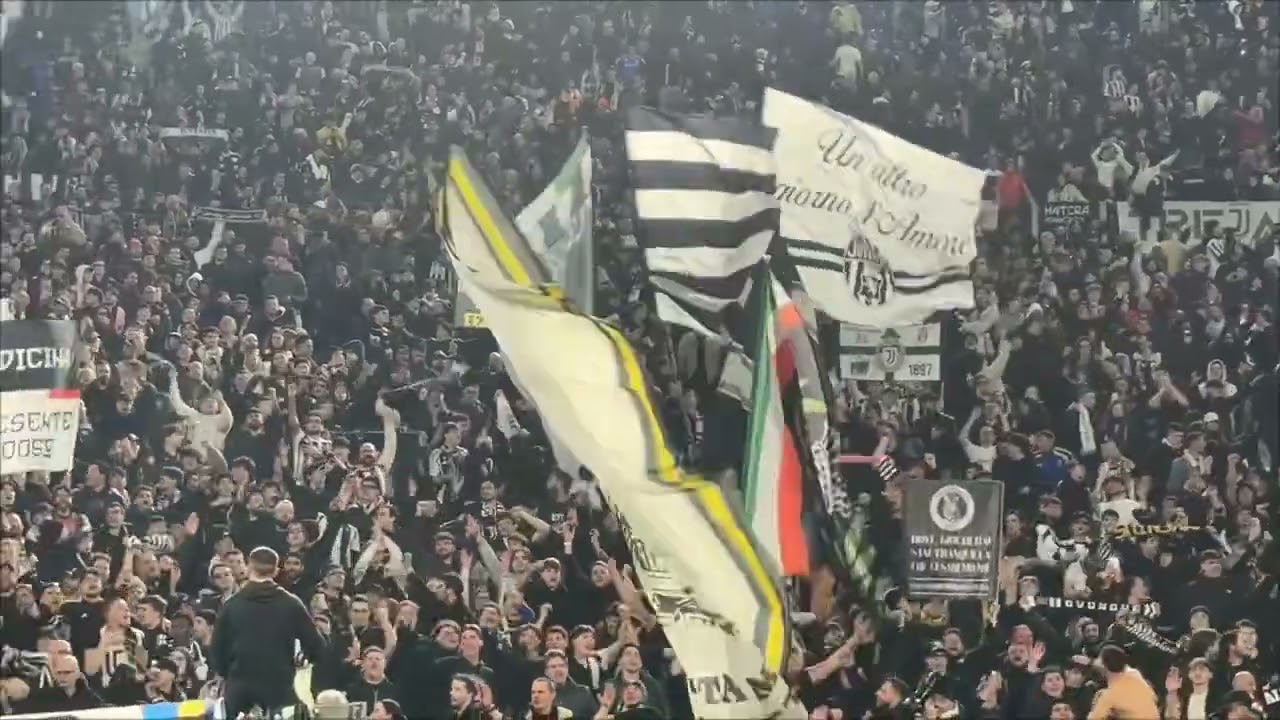 Roma - Juve , esplode il settore ospiti 🤍🖤