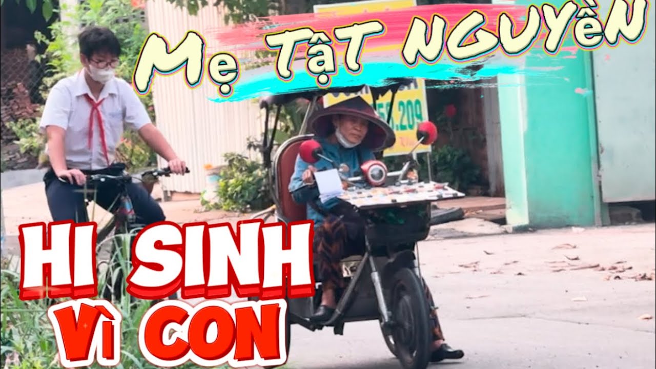Thương đứt ruột Mẹ tật nguyền nhường bữa cơm tất niên cho con vì sợ... vé số ế