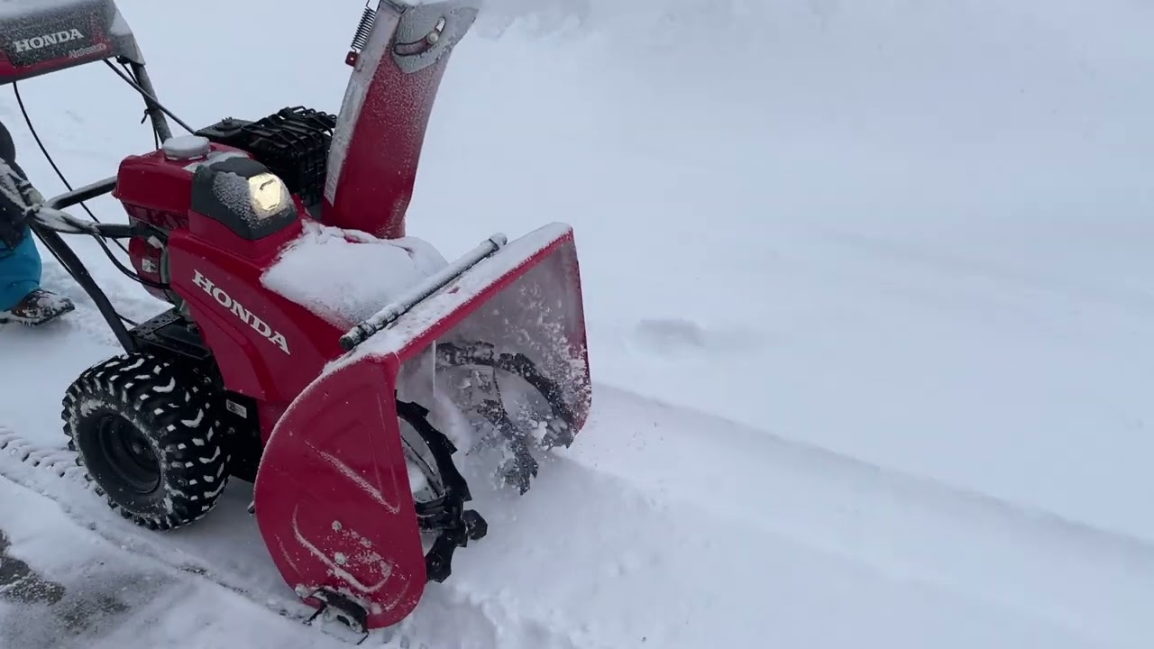 Honda HSS724 Dual Stage Snowblower Demo Test
