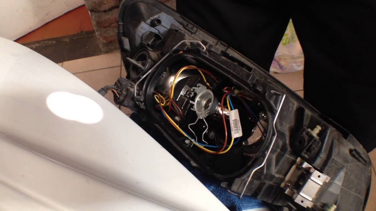 Volvo C30 Headlight and Fog Light Change