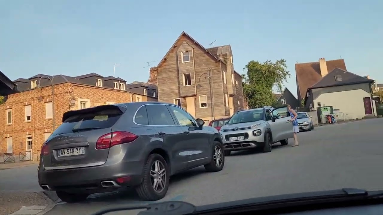 Ville de Bernay en Normandie, visite du Centre Ville depuis la Route de Beaumesnil Vidéo2