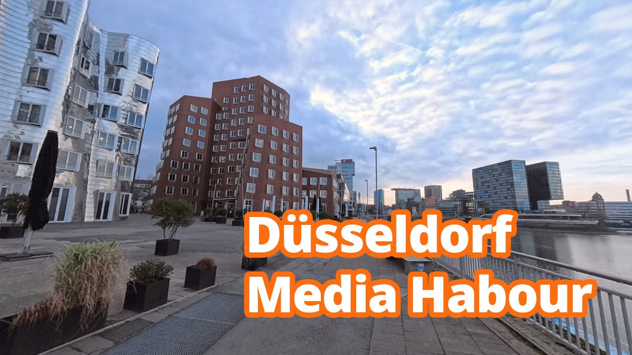 Walking Tour: Düsseldorf Media Harbour / Germany