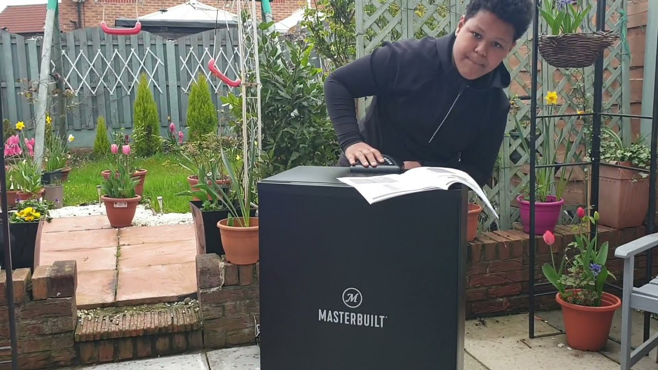 Masterbuilt MB200y77118 outdoor digital electric smoker 40 inch. Unboxing, assembling, preserving.