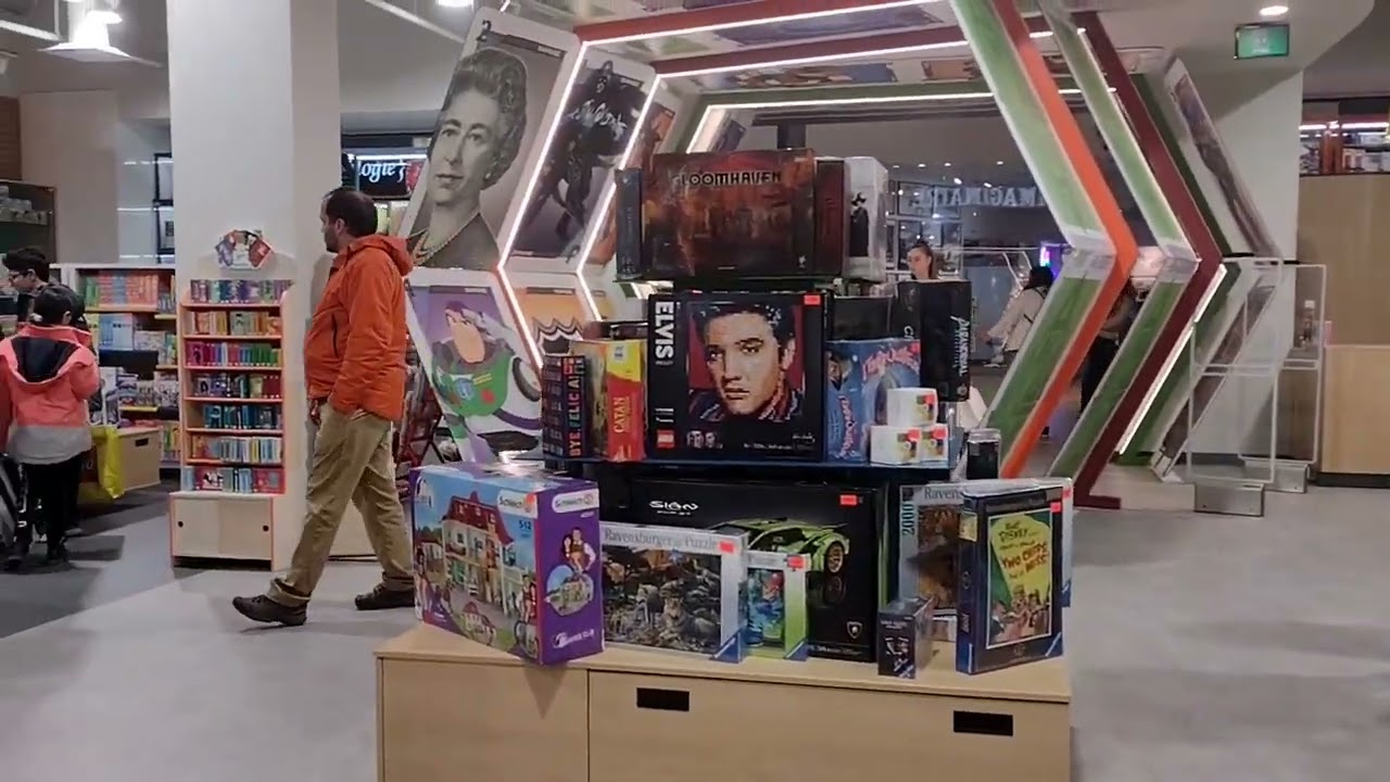 Boutique Imaginaire au Carrefour Laval. ហាងស្រមើស្រមៃនៅ Carrefour Laval ។