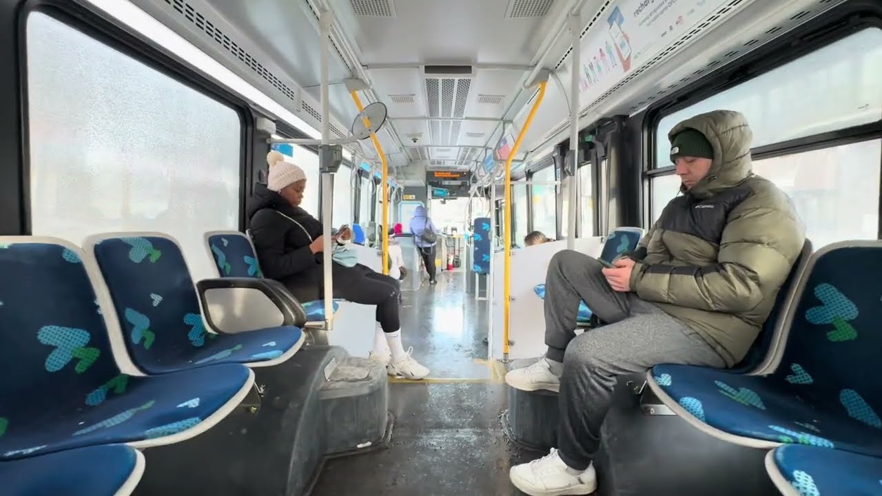 Doing a full ride in the 105 Sherbrooke with so many passengers