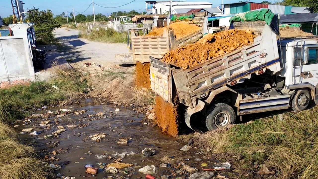 Wonderful Start New Landfill Site Huge Size Pushing Soils Completed Using Dump Truck 5Tons Skill