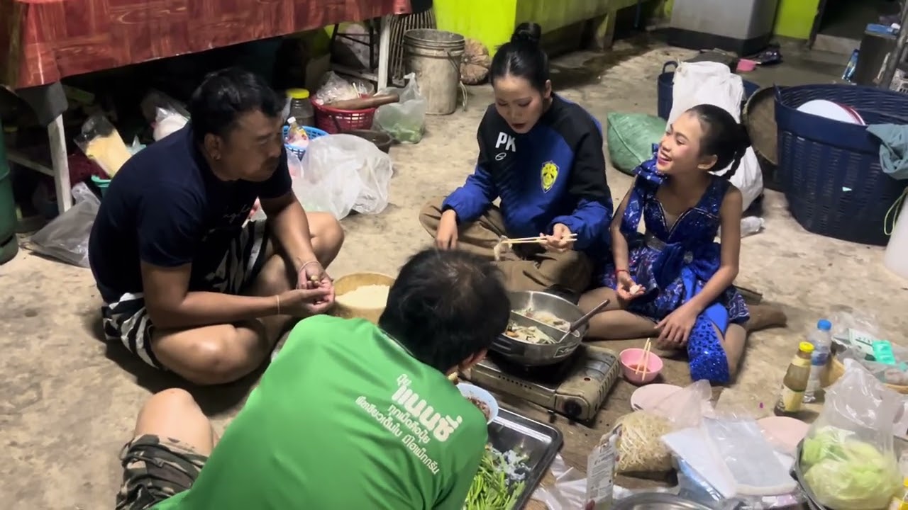 หลังจบไลสดก็ต่อด้วยข้าวรอบดึก