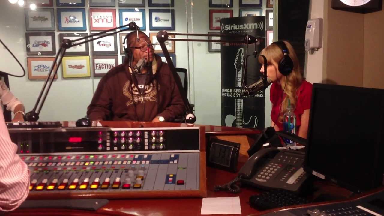 The Morning Mash Up with Taylor Swift!!