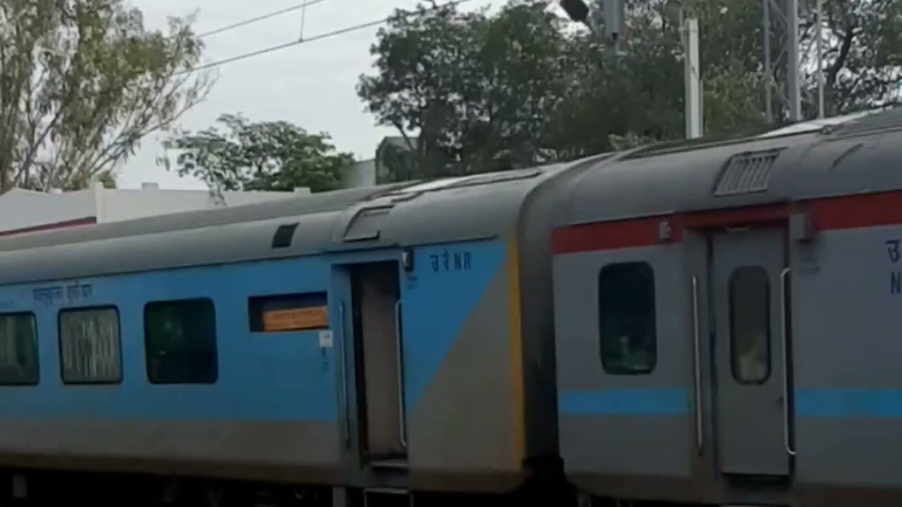 🚆 जालंधर से देहरादून तक ट्रेन जर्नी | पहाड़ों की ओर शानदार सफर | Full Train Travel Vlog