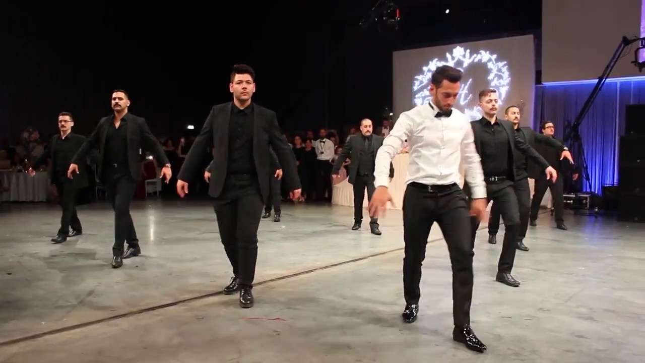 ШИКАРНЫЙ ТАНЕЦ МОЛОДОЖЕНОВ ТУРЦИИ Hakan Calhanoglu d&uuml;g&uuml;n Zeybek