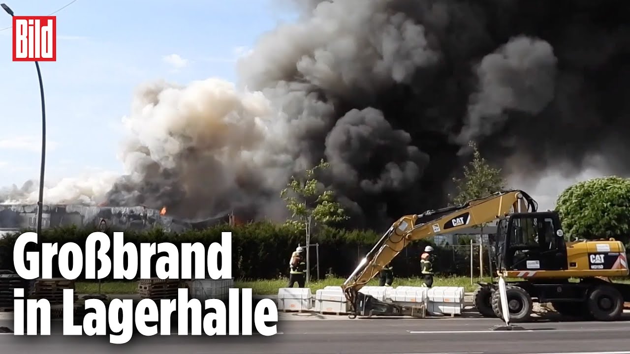 HAMBURG: Riesige Rauchwolke durch Großbrand