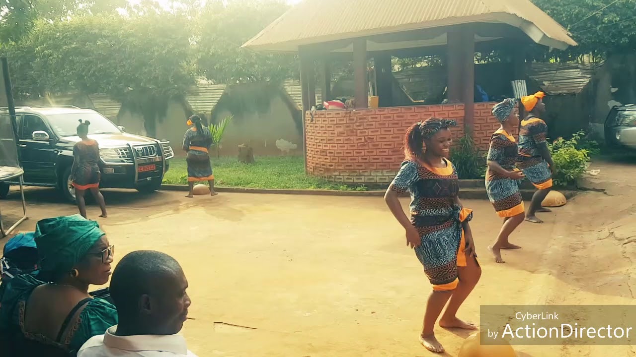 Danse Grassfield ouest cameroun mendouo des Bamoun plus Samali