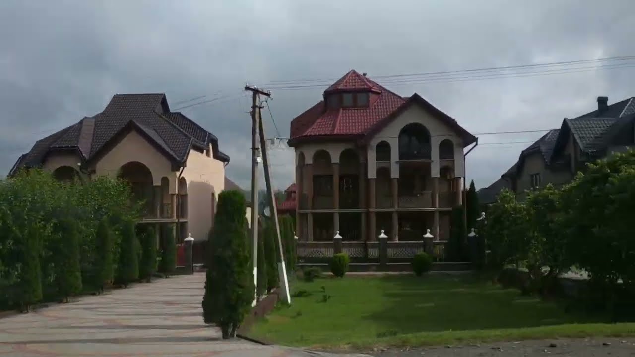 ДОМИКИ В СЕЛЕ НИЖНЯЯ АПША. ЗАКАРПАТЬЕ (Lower Apsha. Zakarpattya Region of Ukraine)