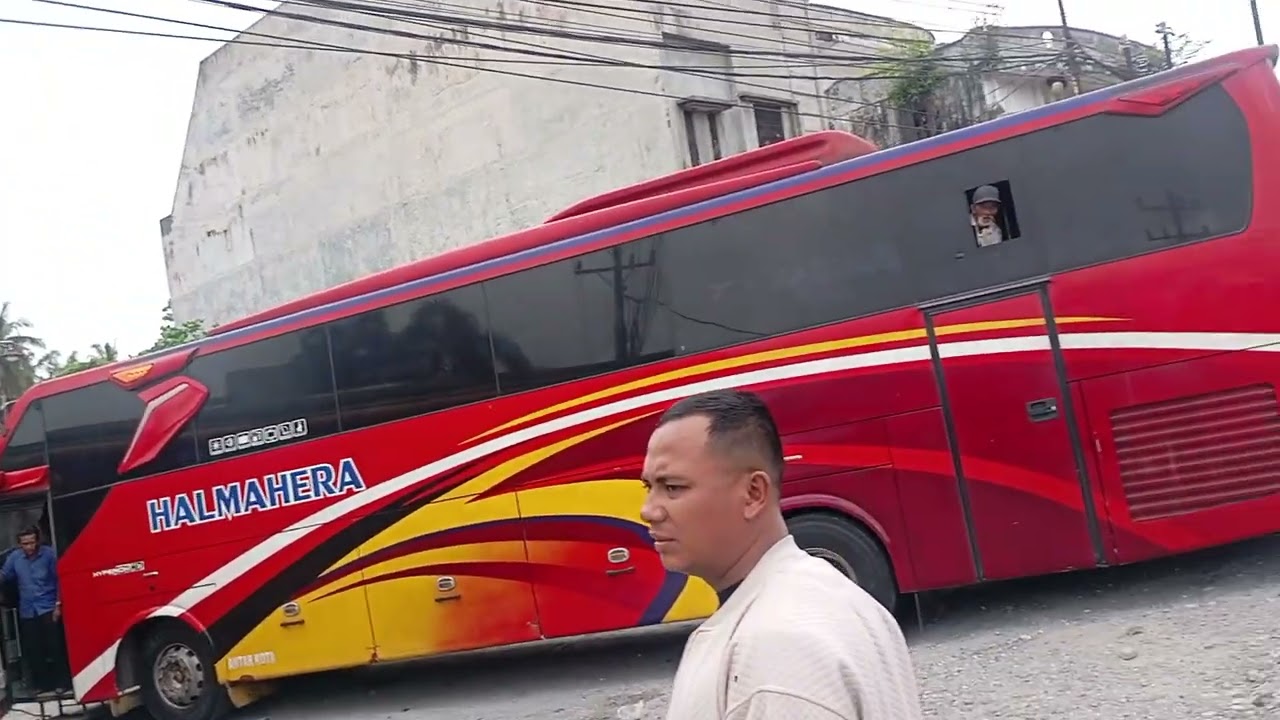 Bus HALMAHERA telat dari Pekanbaru tujuan Medan di karenakan ada antrian BBM Di kota pinang labusel 