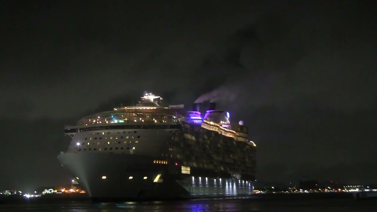 20260204 Cruise ship leaves San Juan Harbor MVI 5901