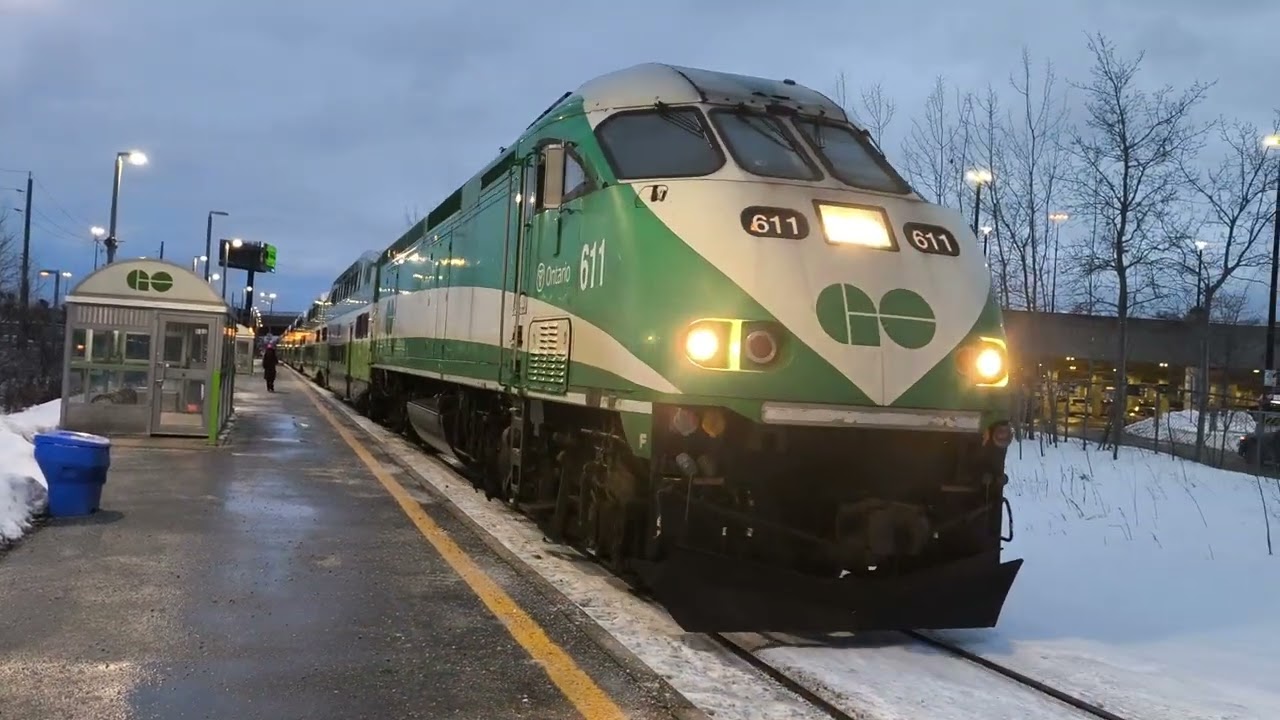 GO Train MP40PH 611 Arriving And Departure Oriole GO Station Pulling 10 Cars Train New Cab Car 310