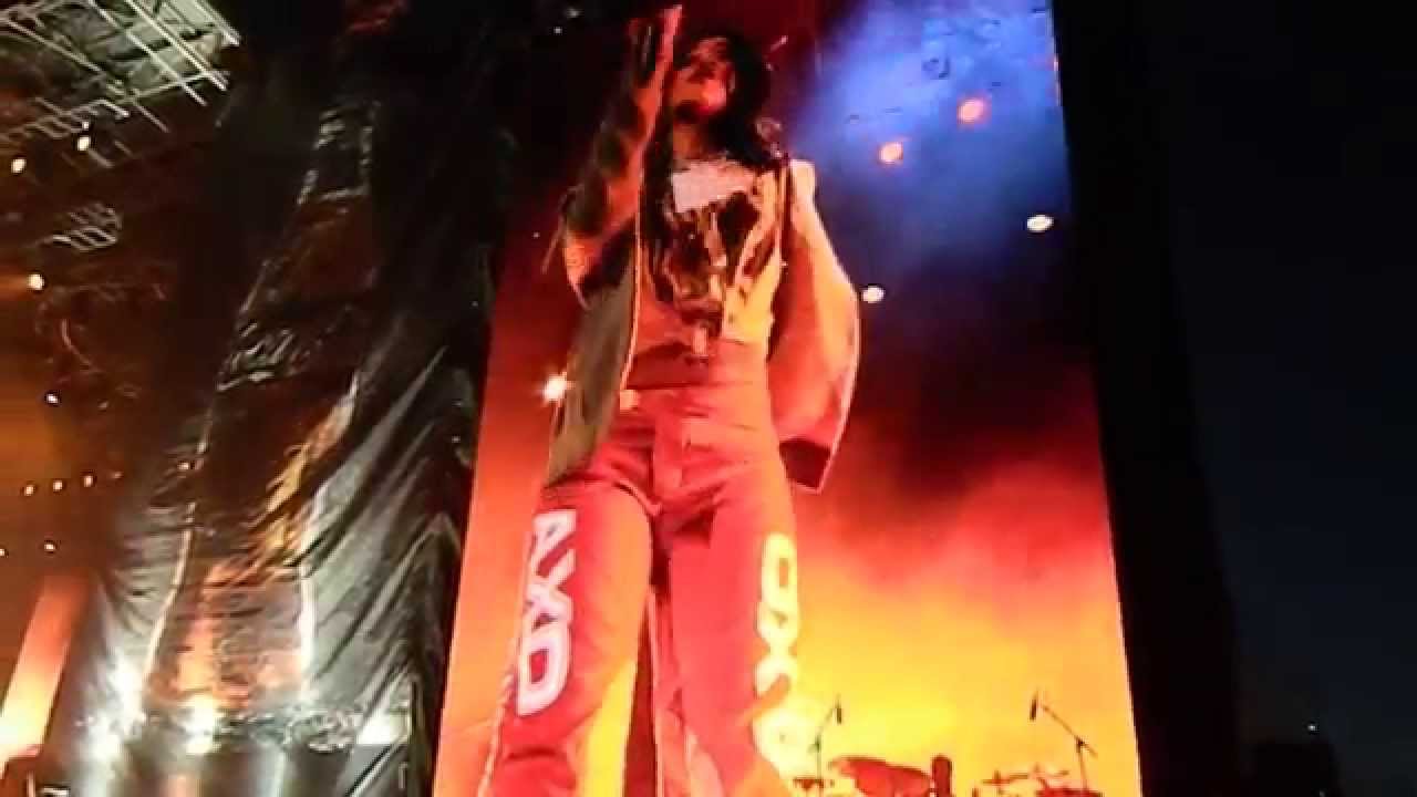 Rihanna - Live Your Life - Live @ Indianapolis Final Four Fanfest