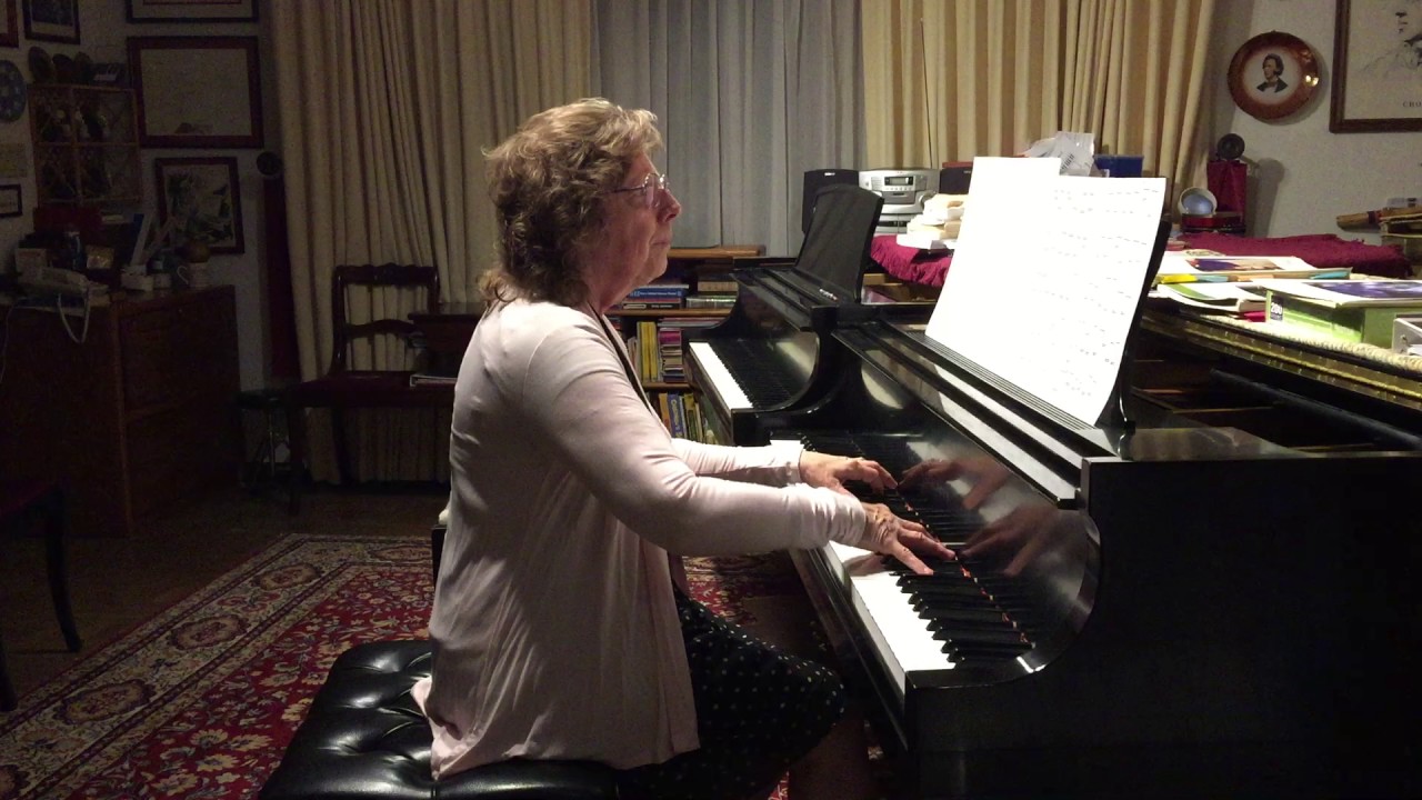 Elizabeth Zawadowski performing 