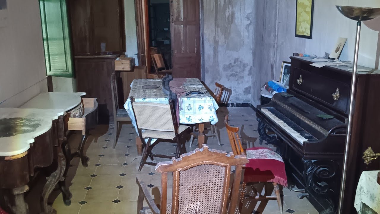 MURIERON Y ASÍ QUEDO ESTA CASA CON PIANO 
