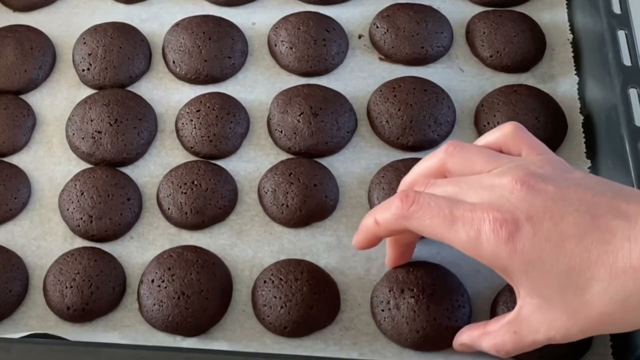 Çayın, kahvenin yanında hemen hazır✅ ￼Whoopie kek tarifi / Havva Aras