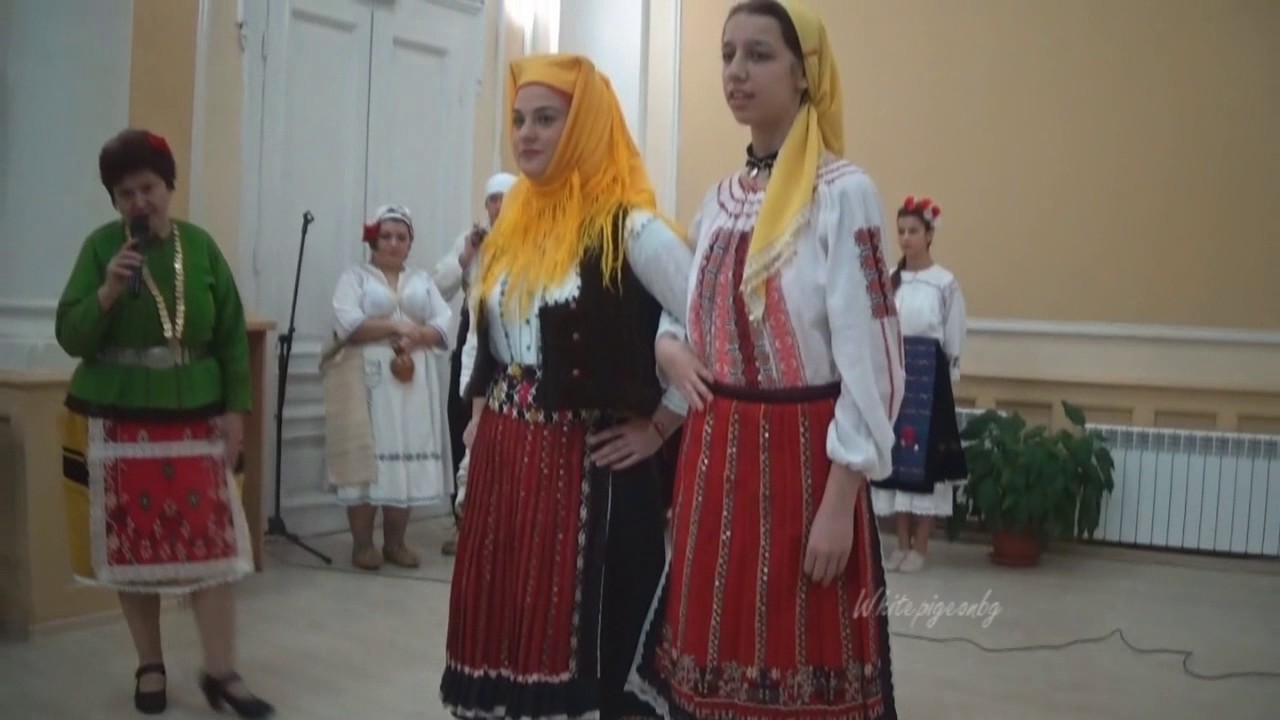 Ревю на добруджански носии_1 - Калина Михайлова (северняшки и хърцойски носии)