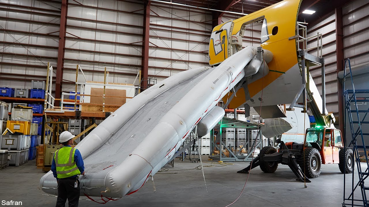 Comment fonctionnent les toboggans d’évacuation des avions ?