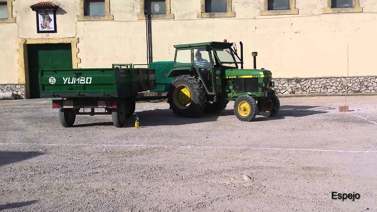 John Deere 2250, habilidad con remolque de dos ejes Yumbo ( En HD )