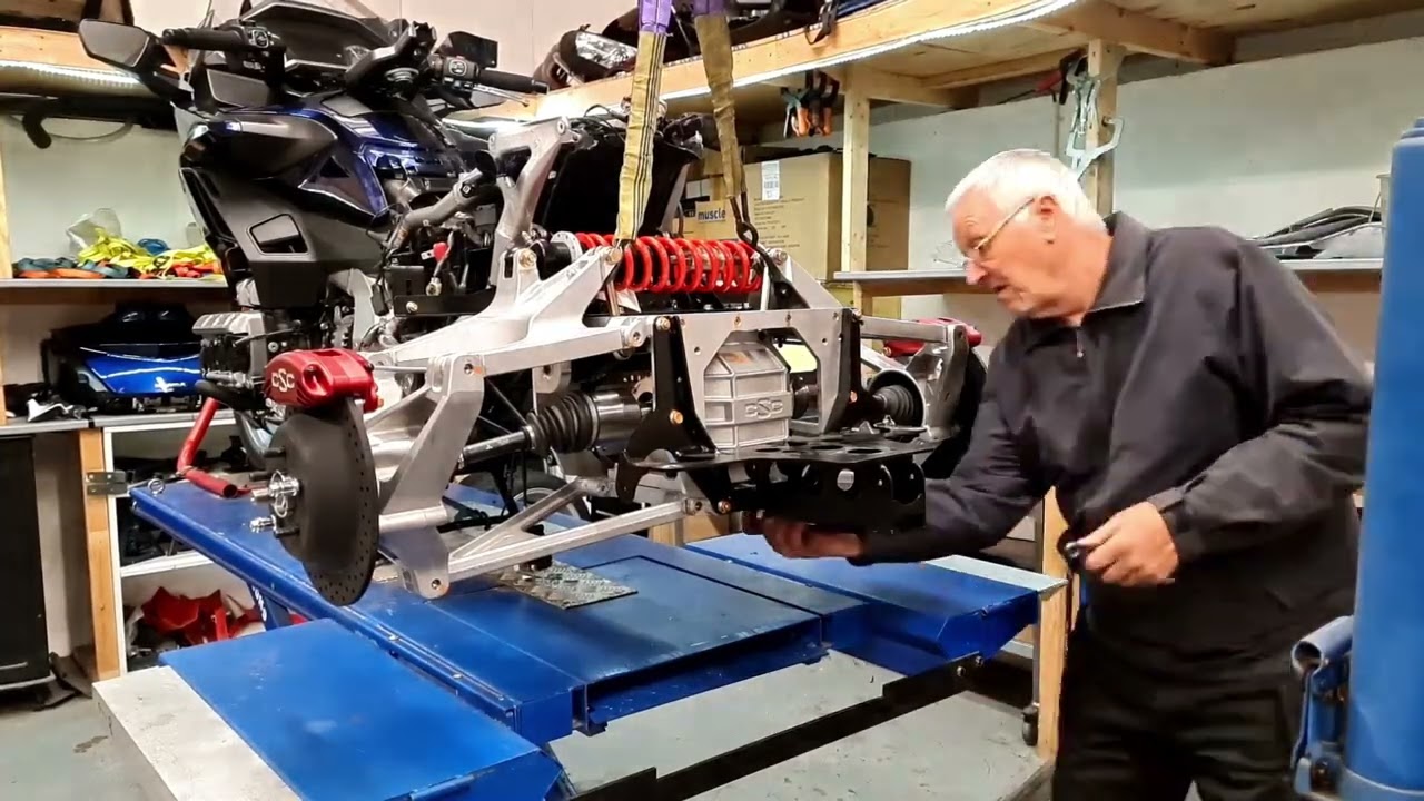 T119 - 2019 GL1800 DCT CSC Encore Build - Sub Frame Install
