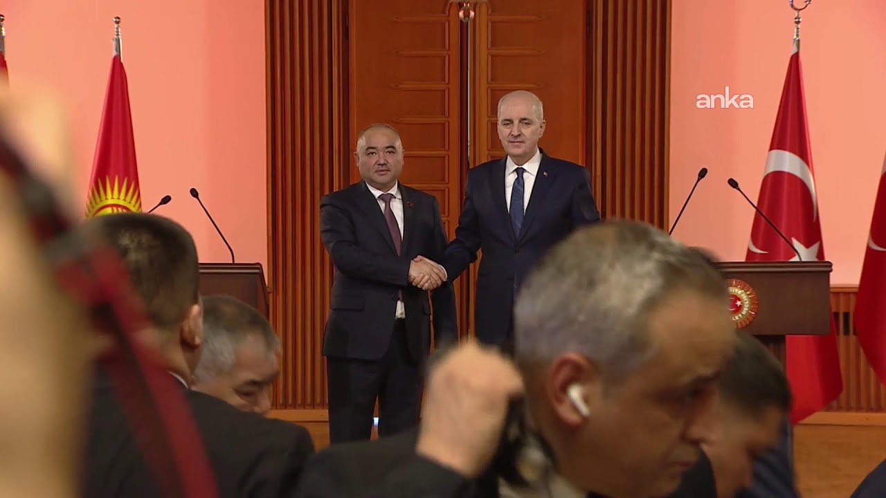 Numan Kurtulmuş, Kırgız Cumhuriyeti Jogorku Keneşi Başkanı Turgunbek Uulu ile açıklama yapıyor