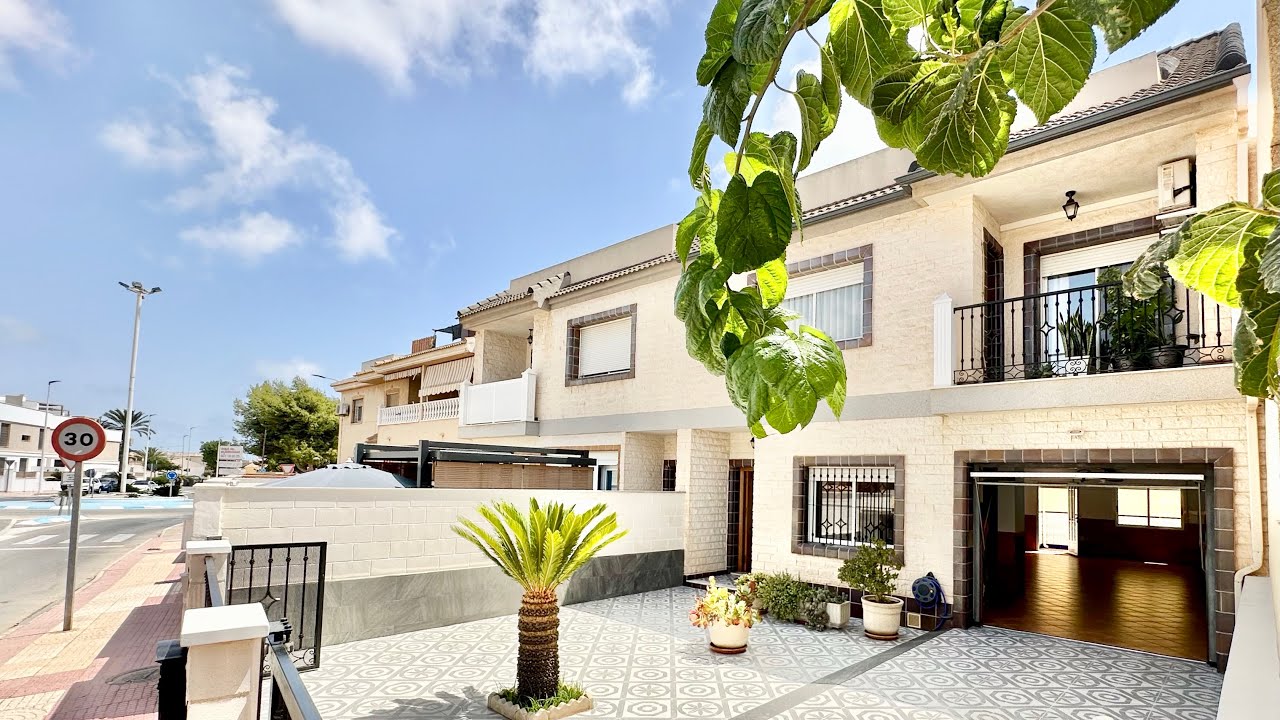 Casa sobre pilares en venta en San Pedro del Pinatar. Se vende casa grande como nueva