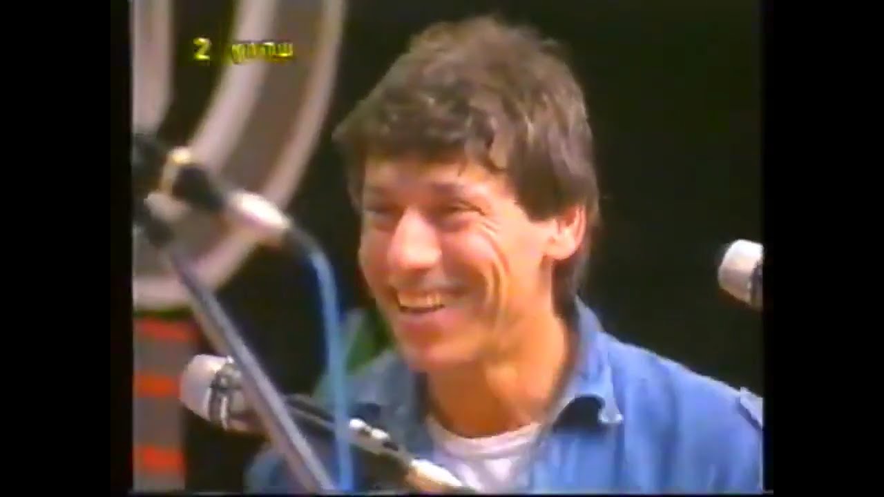 ישראל פוליאקוב וחנן גולדבלט - מערכון מתקופת להקת הנח"ל (1988) // כולל הקדמה של אבי קורן