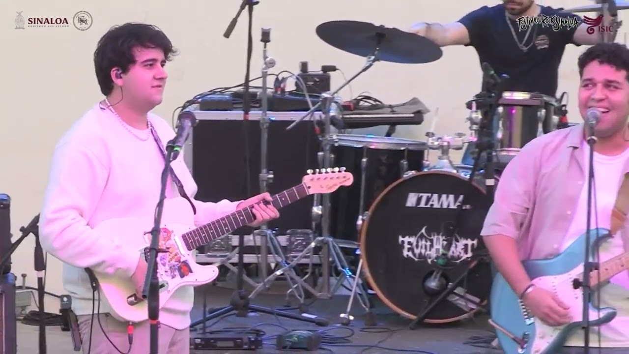 ¡Disfrutan los jóvenes del buen rock punk de BLNKO en el ágora del ISIC!. (26 Enero 2024)