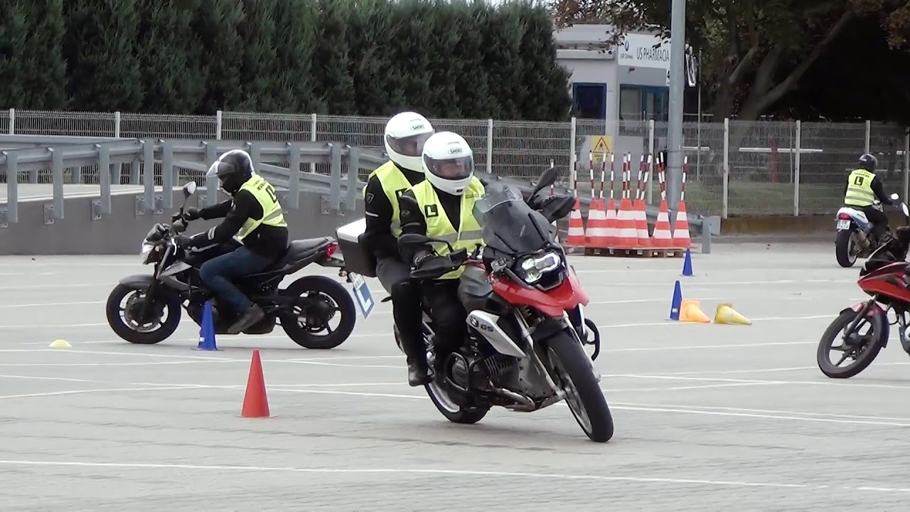 Doskonalenie Techniki Jazdy na motocyklach Wrocław Kursant ( jazda z plecakiem)