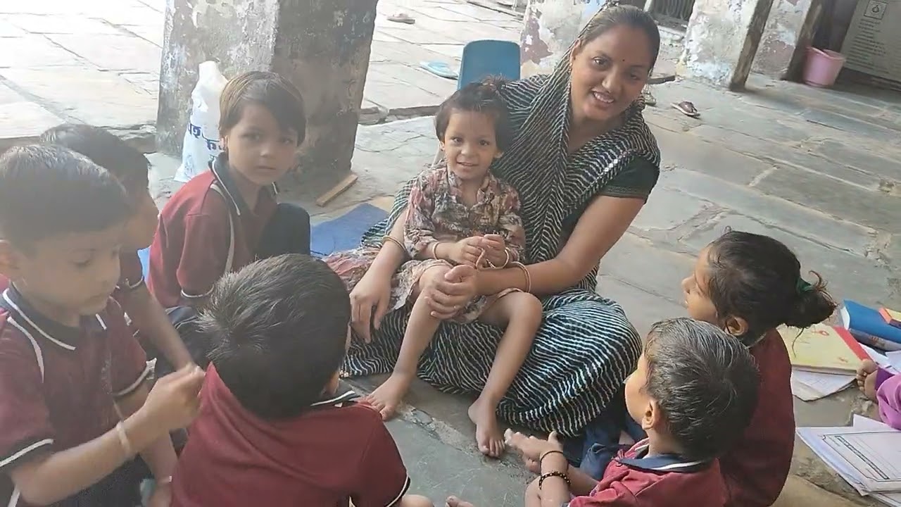 AAJ BACCHO KO KAHANI SUNAI 
