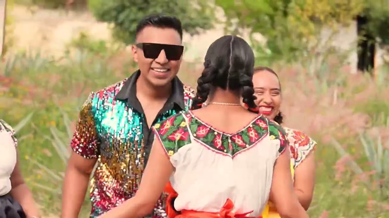 El burro loco - Grupo Vibración (Videoclip Oficial)