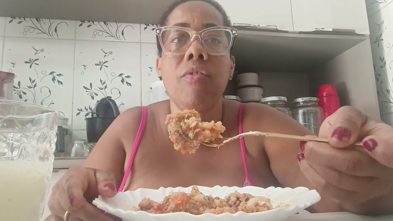 Boa tarde meu escrito meu povo lindo brasileiro é uma rotina comendo e batendo papo com você