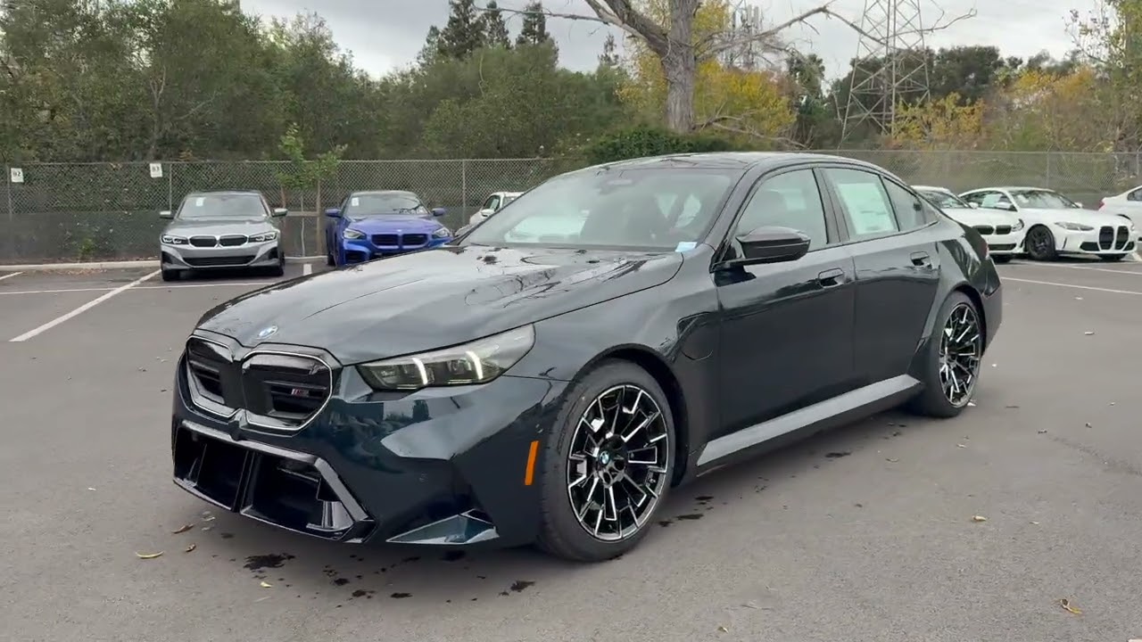 Представляем BMW M5 2026 года в индивидуальном темно-малахитово-зеленом цвете | 4K