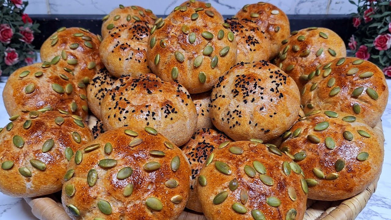 خبز صحى مشبع ❗️بدقيق القمح الكامل ❗️بمكونات مظبوطة جدآ و طعم روعة ( الدقيق الأسمر )